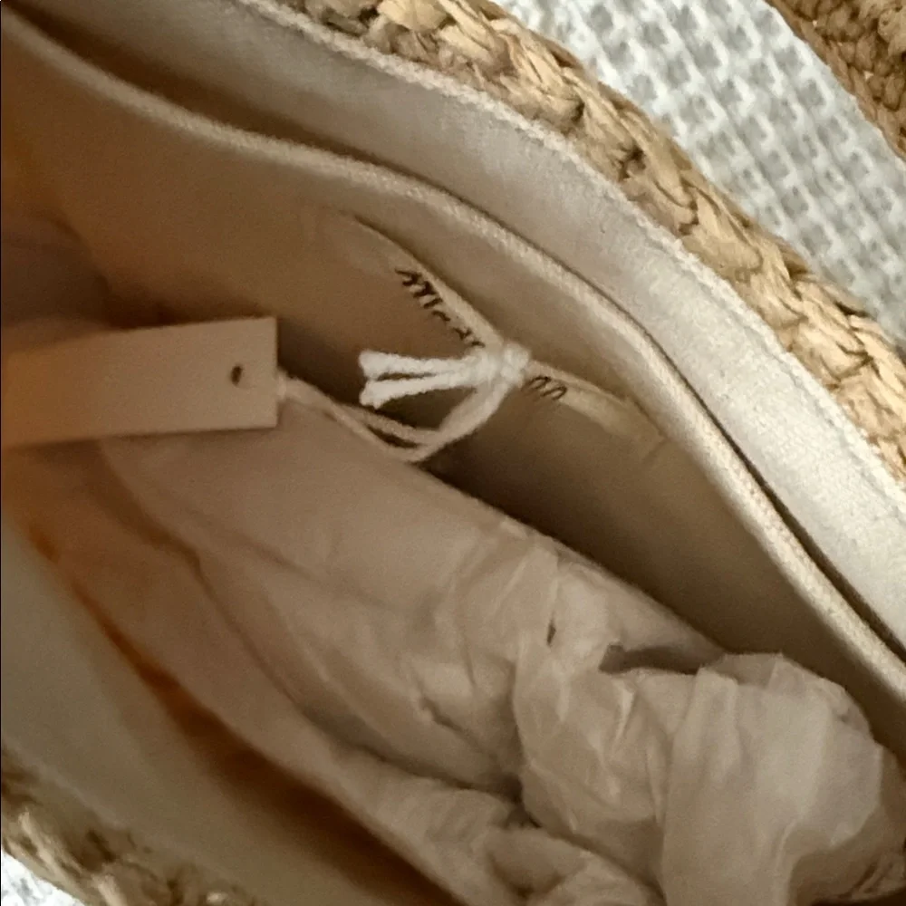 Elegant Tan Crochet Women Bag - Picture 2 of 3